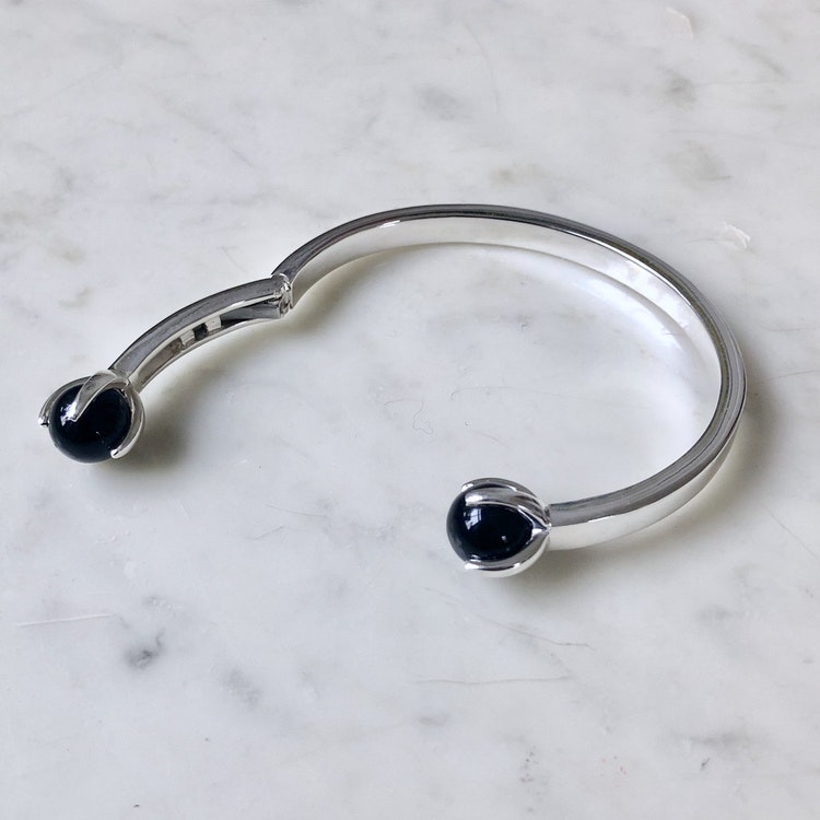 Bangle bracelet CLAW with Onyx