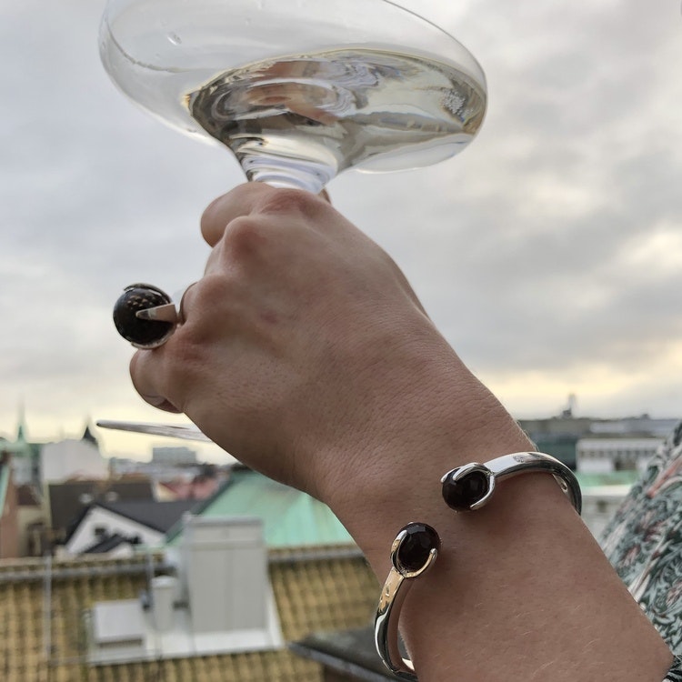 Silverarmband med vacker rökkvarts, matchande silverring. Silver bracelet with beautiful smokey quartz, matching silver ring