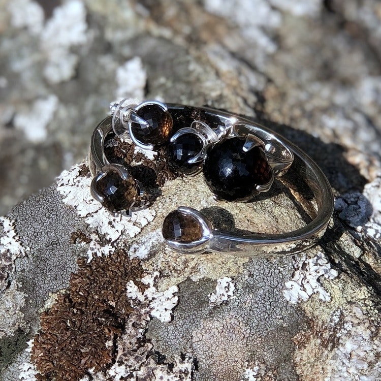 Smyckes-set i silver med rökkvarts. Jewellery set in silver with smokey quartz.