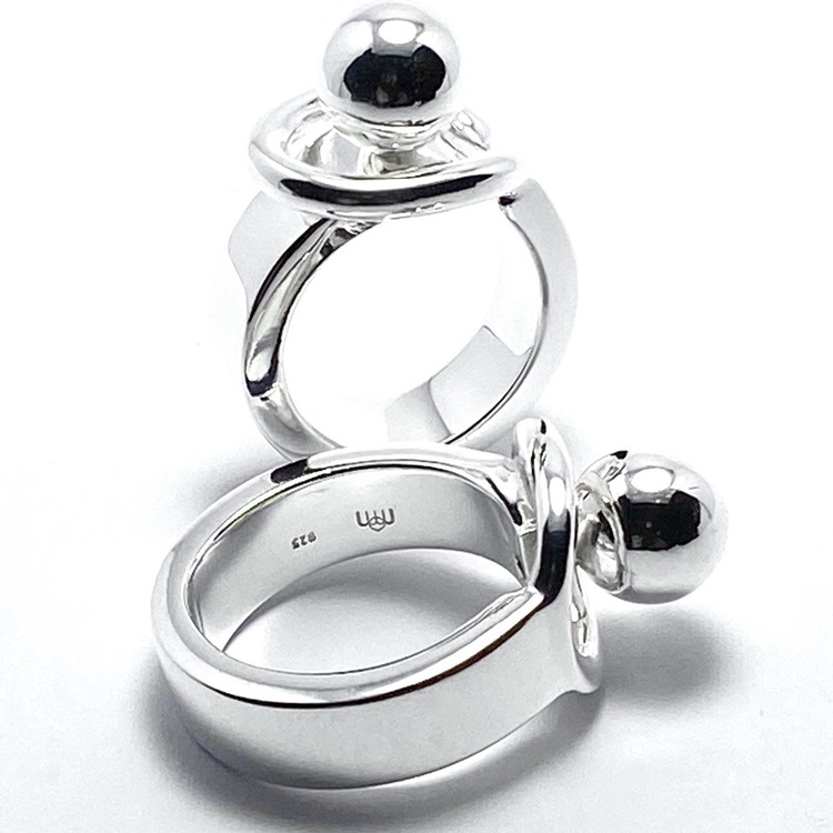 silverring med silverkula. silver ring with silver globe