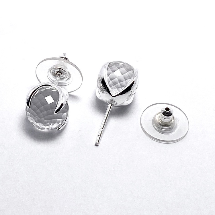Silverörhängen med bergskristall. Silver earrings with crystal quartz.