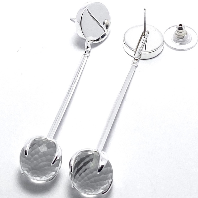 smarta silverörhängen där man kan hänga på ett hänge. smart silver earrings and you can add a pendant