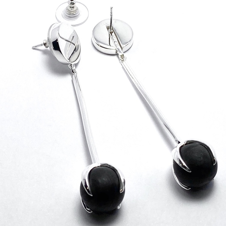 Stora silverörhängen med svart onyx. Big silver earrings with black onyx