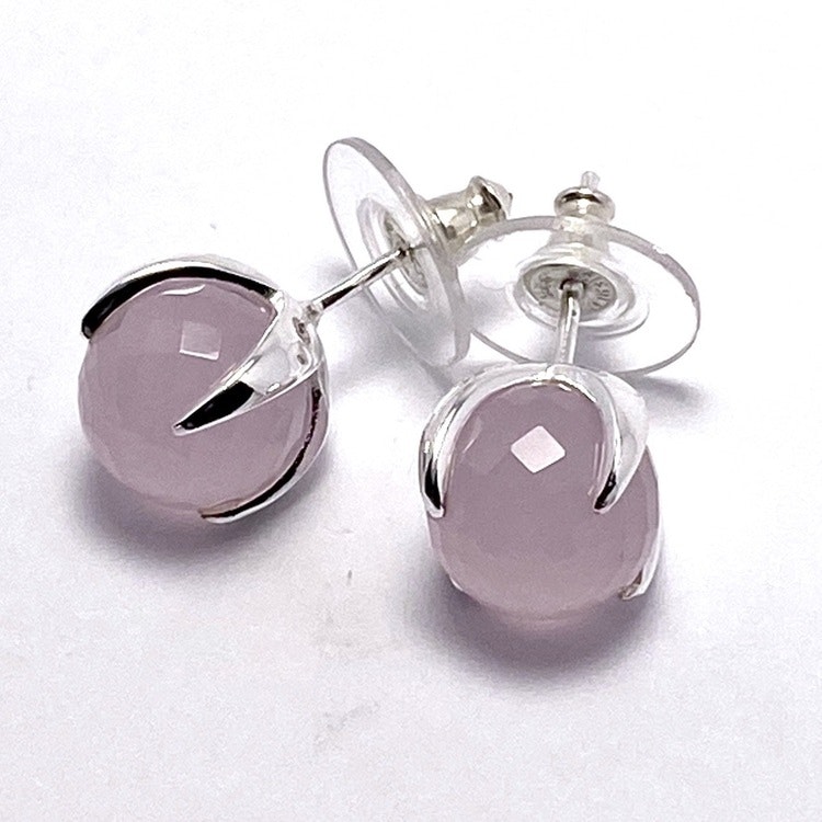 Silverörhängen med rosenkvarts. Silver earrings with rose quartz.