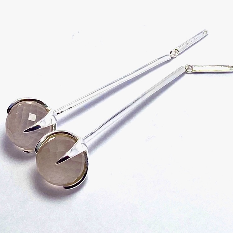 Silverhängen till örhängen med rosenkvarts. Silver pendant for earrings with rose quartz