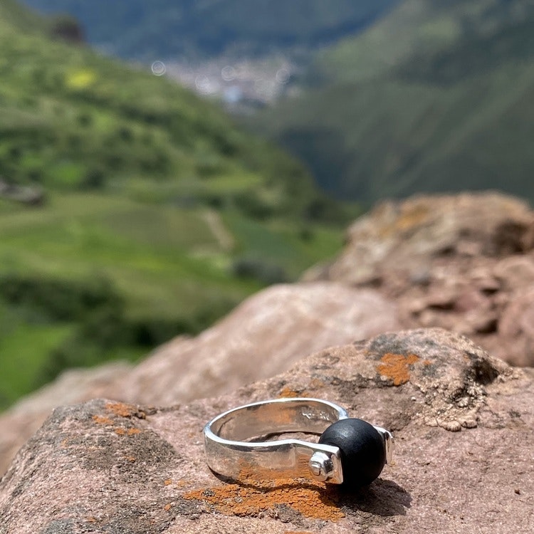 Svart silverring med svart onyx. Silver ring with black onyx.