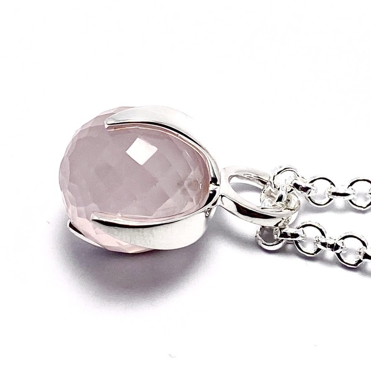 Silverhänge med rosenkvarts. Silver pendant with rose quartz