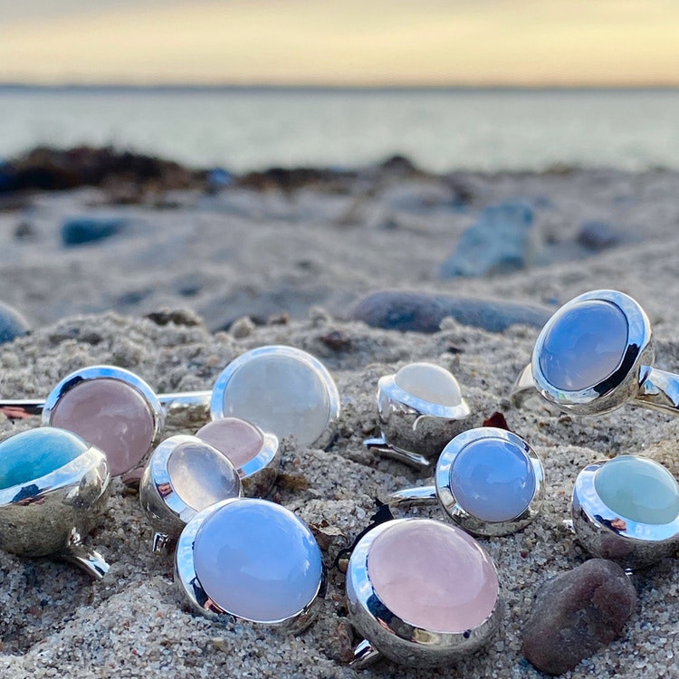 Silverringar med naturliga stenar. Silver rings with natural stones.