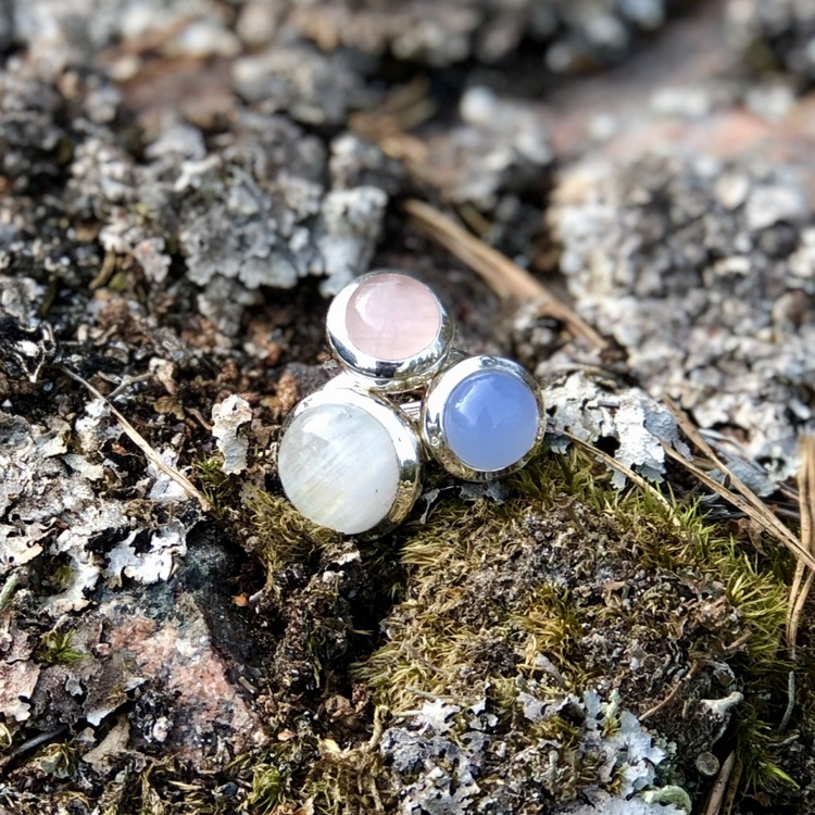 Silverringar med naturliga stenar, mixa och matcha. Silver rings with natural stones, mix and match.