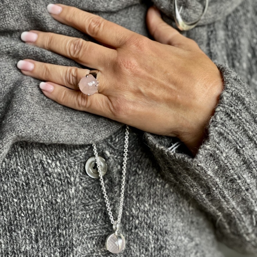 Pendant CLAW with Rose quartz