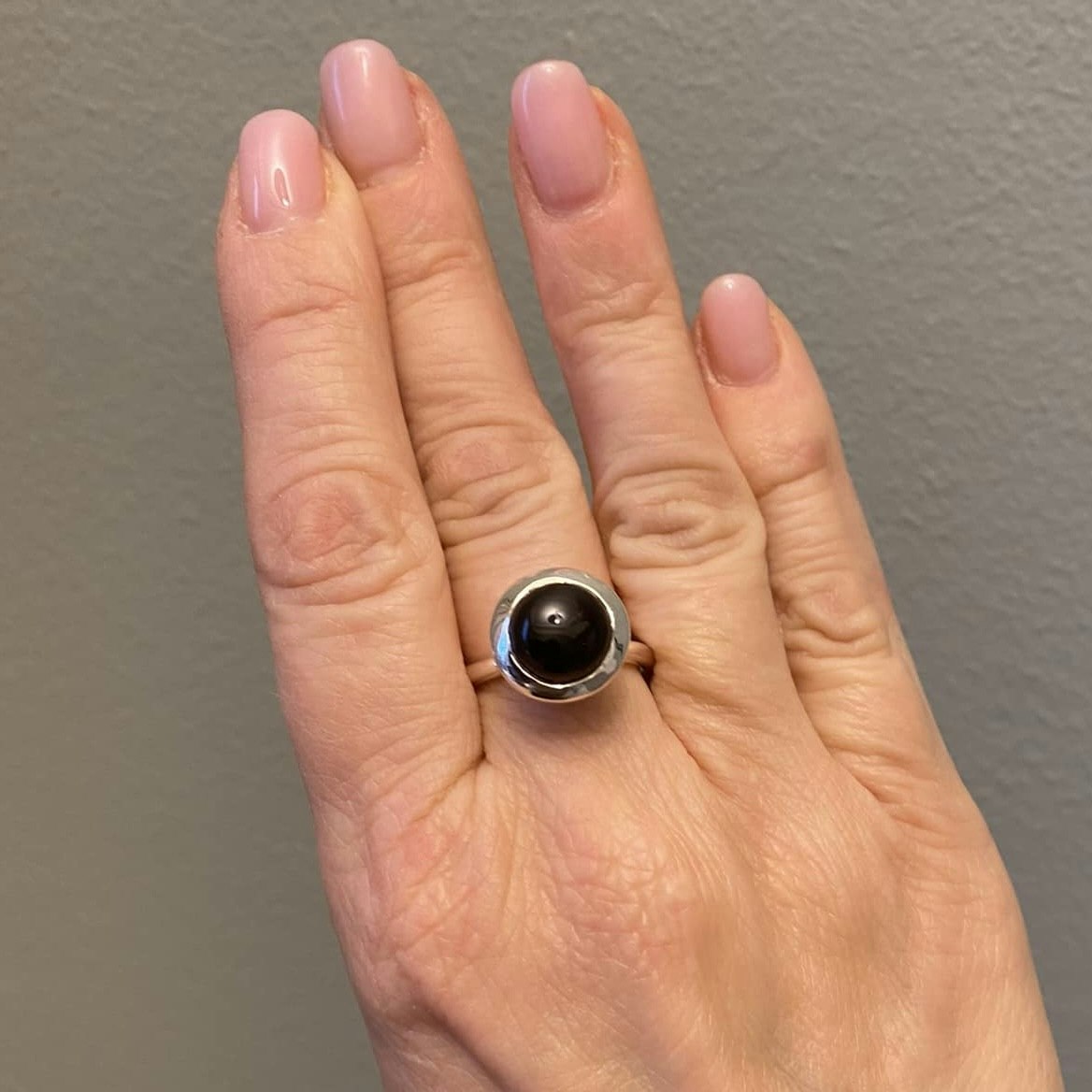 Ring HOLI Liten Svart Onyx