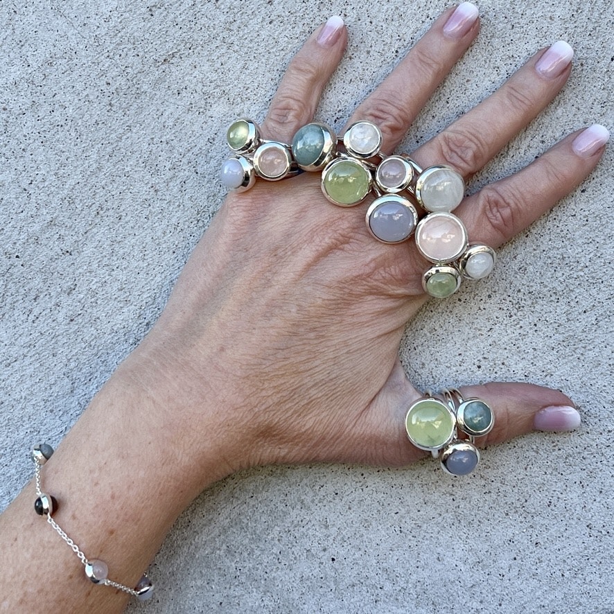 Silverringar med naturliga stenar och matchande silverarmband, mixa och matcha. Silver rings with natural stones and matching silver bracelet, mix and match.