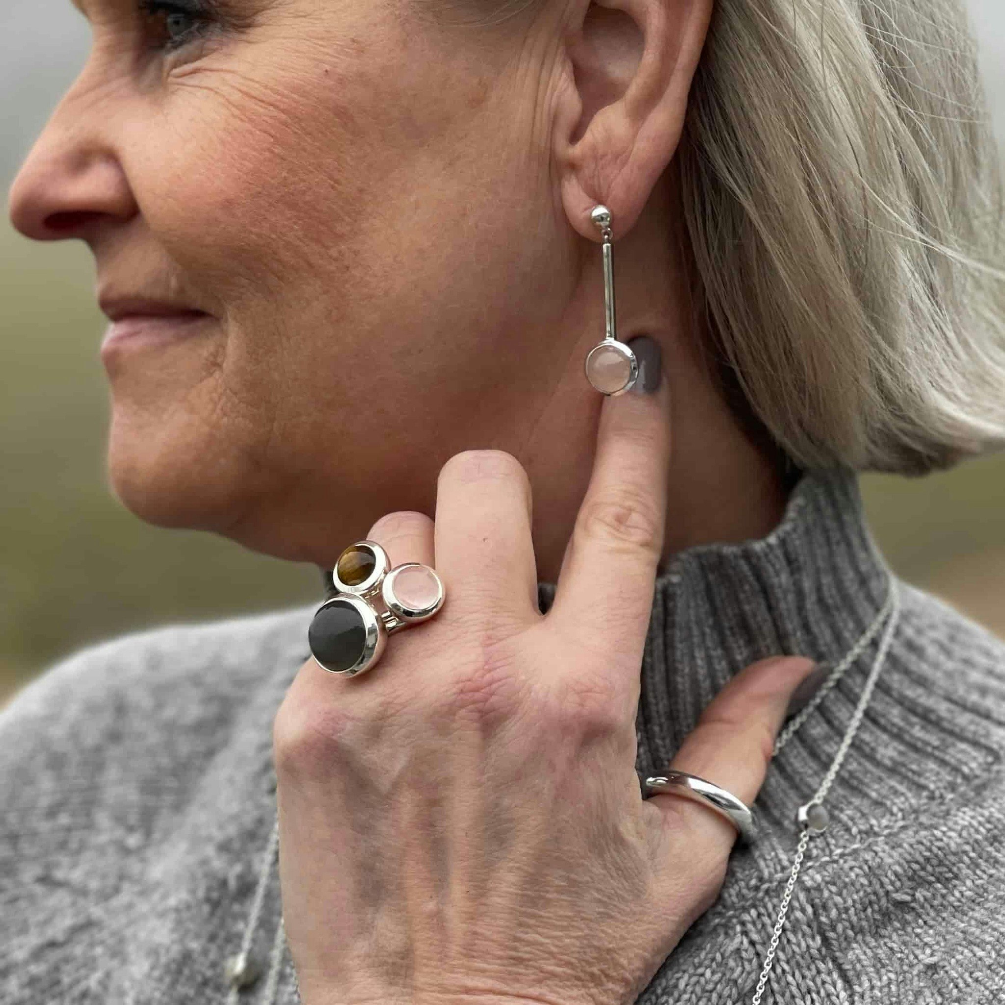 Silverörhängen HOLI med naturliga ädelstenar - MoM of Sweden