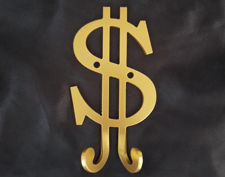 Guldlackerat dollartecken med 2st hängkrokar.