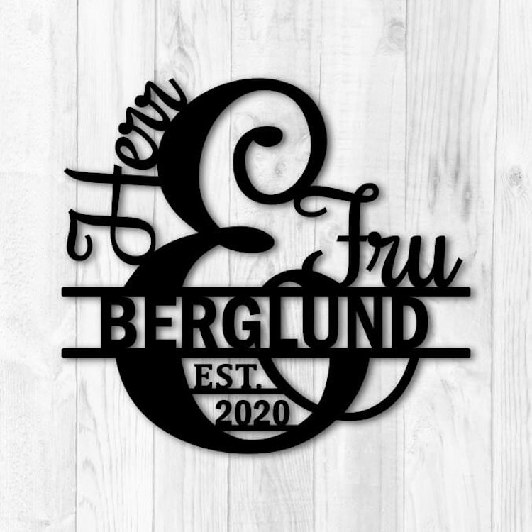 Personlig skylt med texten Herr & Fru Berglund.