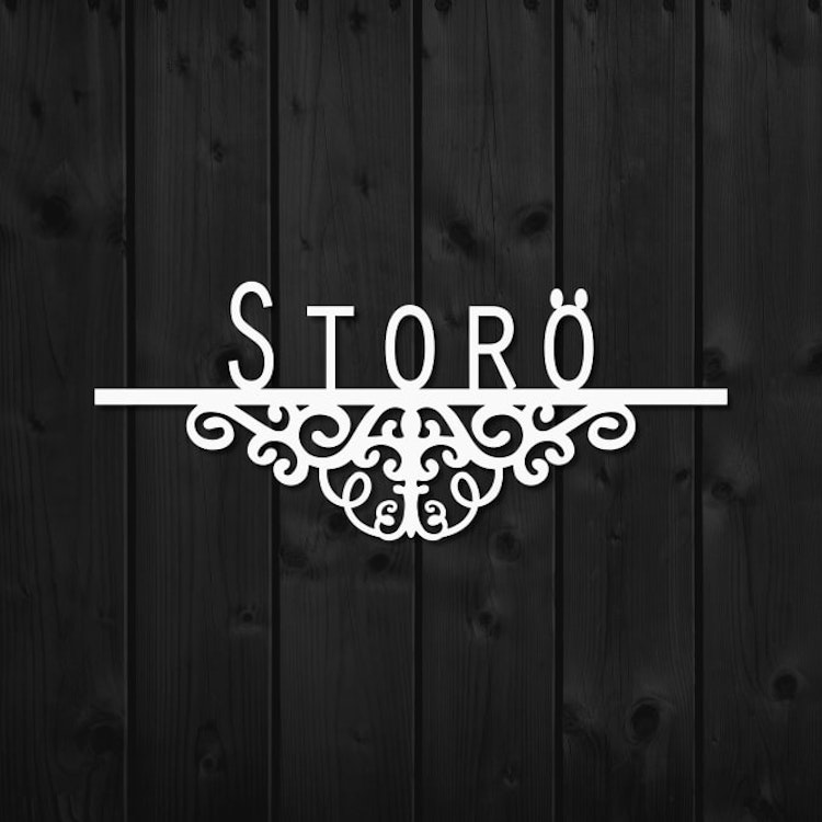 Personlig krusig skylt med texten Storö.