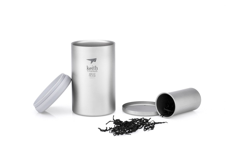 Titanium water bottle with tea filter