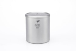 Double wall mugg med lock i titan