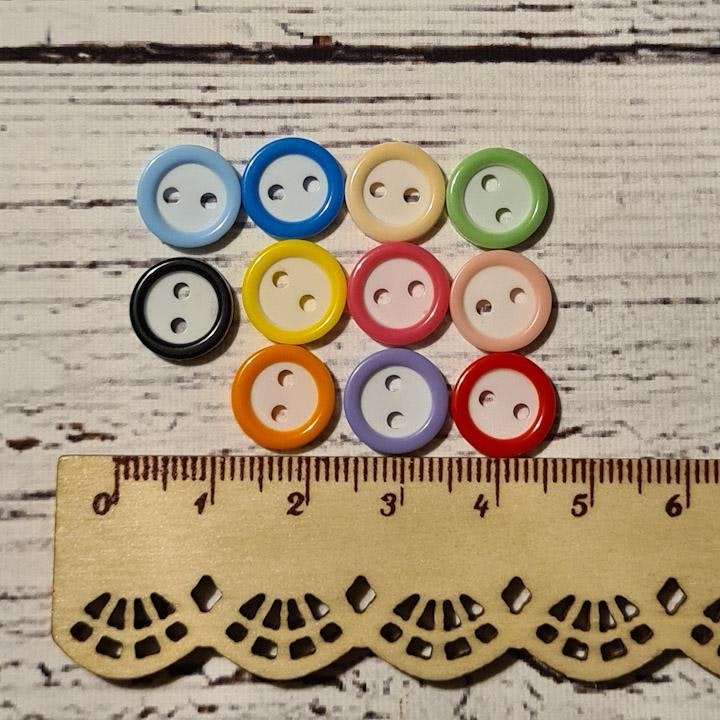 Svart, Dubbelsidig knapp, 1,1 cm, finns i 10 st olika färger.*