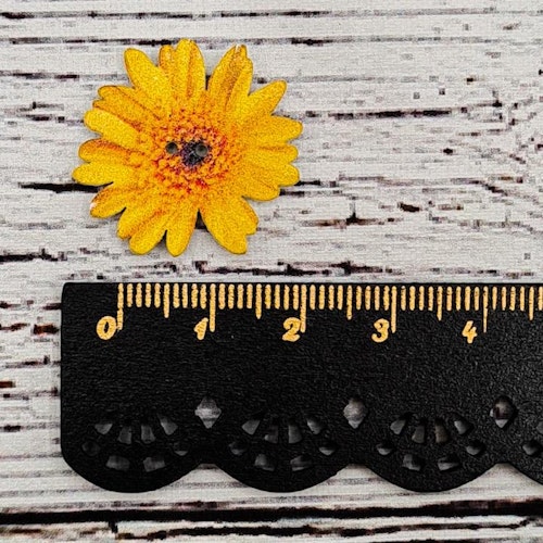 Blomma, gul, 2,5 cm.