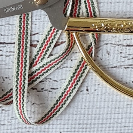 Bomullsband, Beiget/Grönt/Rött, 0,7 cm. 2m