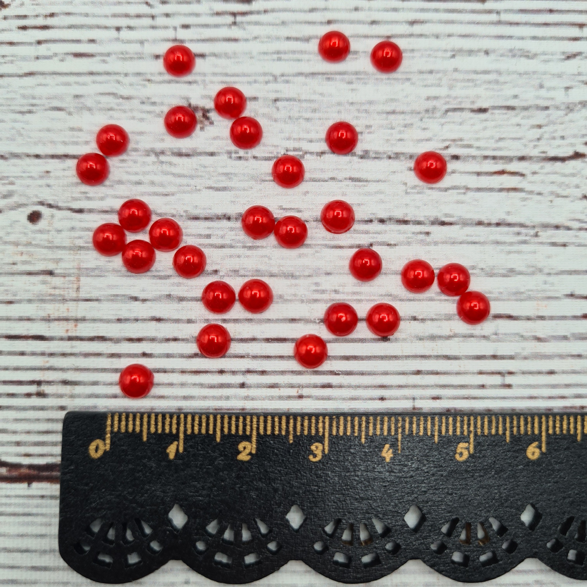 Halv, rund pärla, röd, 0,5 cm. 100st