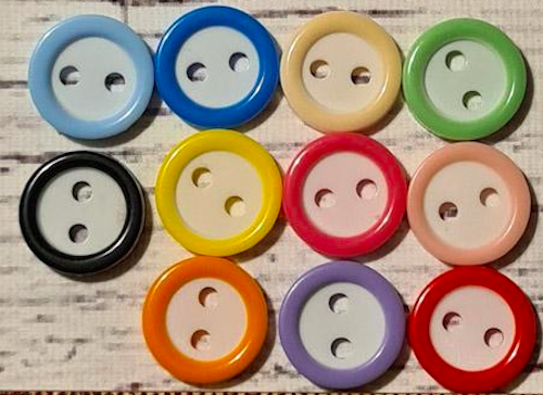 Dubbelsidig knapp, 1,1 cm, finns i 10 st olika färger.*