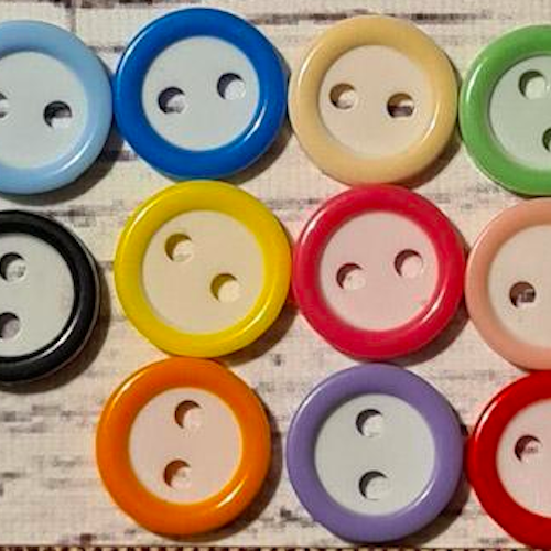 Dubbelsidig knapp, 1,1 cm, finns i 10 st olika färger