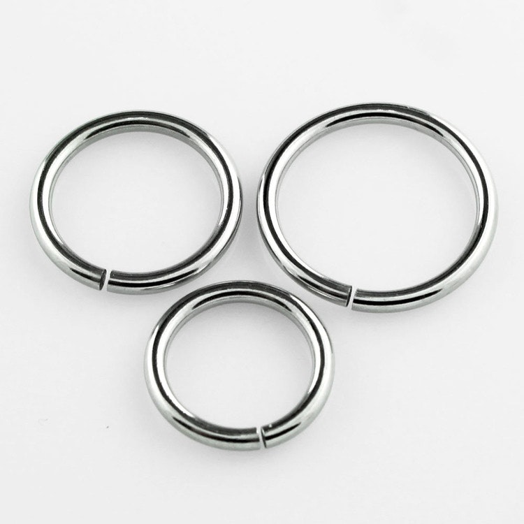 Enkel sömlös / seamless ring i kirurgiskt stål 1.6mm