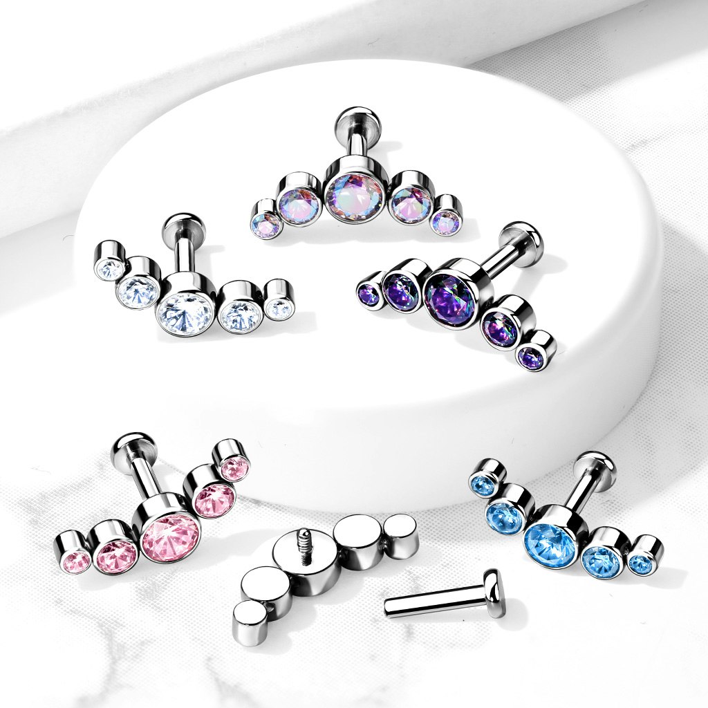 Labret / flat back piercing i titanium 1,2mm - Kurvtopp med fem runda kubisk zirconia