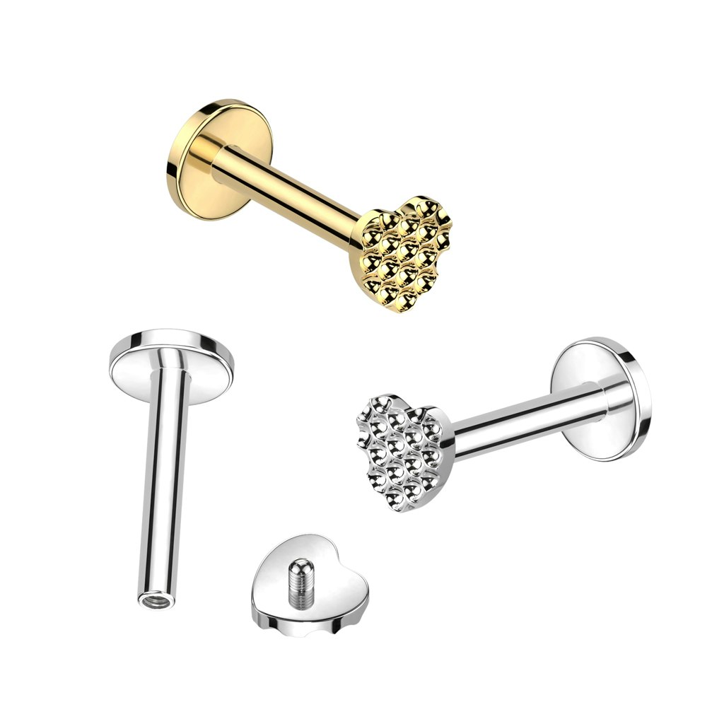 Labret / flat back piercing i titanium 1,2mm - Hjärtformad mönstrad topp
