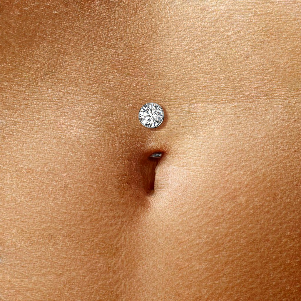 Threadless navelsmycke i titanium - Topp med 5mm kubisk zirconia