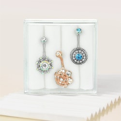 Liten ask med 3st navelpiercingar - olika modeller med kubisk zirconia