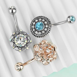 Liten ask med 3st navelpiercingar - olika modeller med kubisk zirconia
