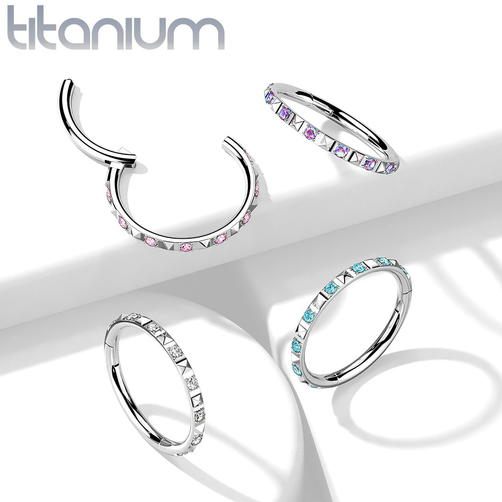 Clicker ring i titan 1,2mm med pyramidslipad ytterkant och kubisk zirconia