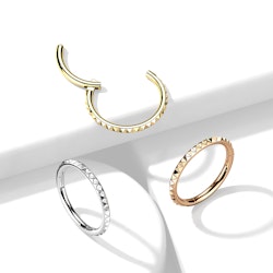 Clicker ring i titanium 1,2mm med pyramidslipning på ytterkanten