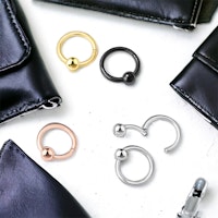 Clicker ring i kirurgiskt stål med kula