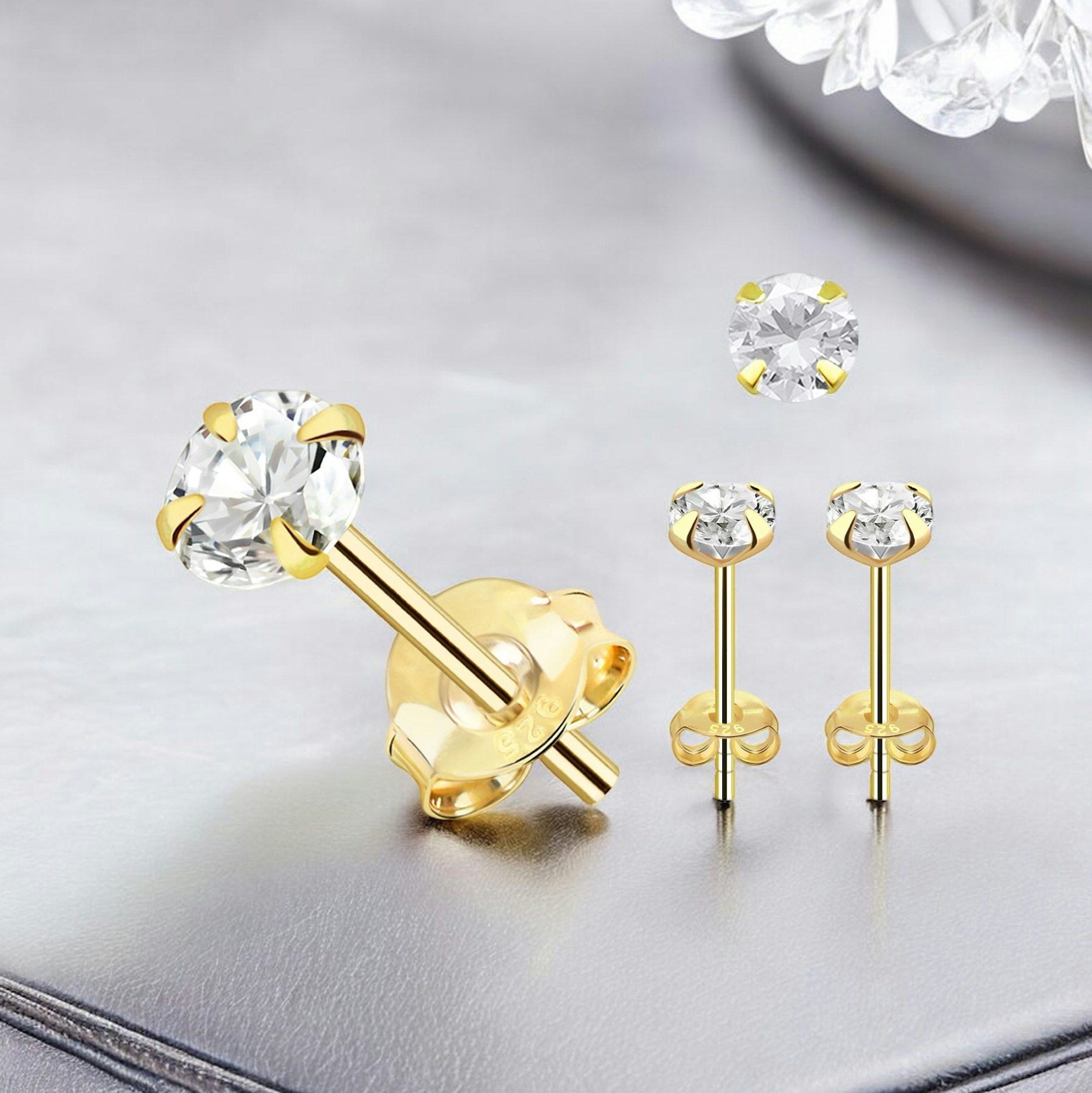 Earring in gold-plated 925 silver with round cubic zirconia (sold in pairs)