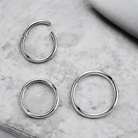 Hinged clicker segment ring titanium 18 gauge / 1.0mm