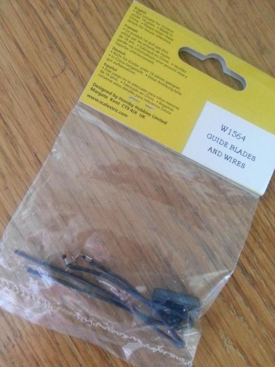 Scalextric - Guide Blades and Wires with metal contacts