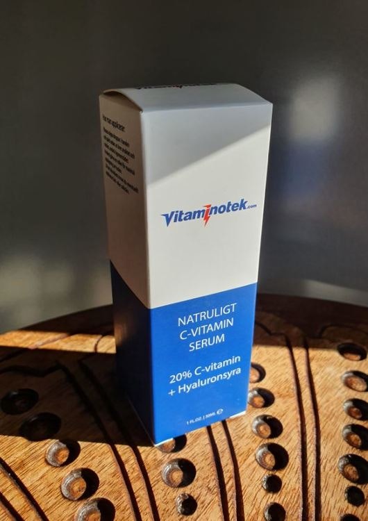 Serumkit: C-Vitamin- och Retinolserum inklusive Stenroller