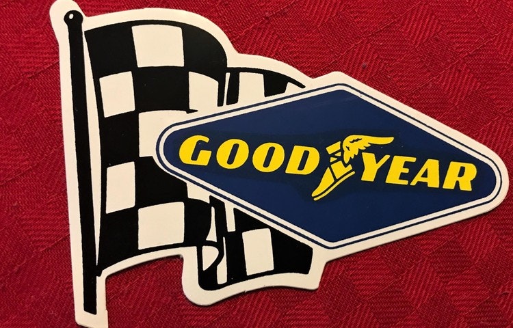 70-tals Grand Prix-dekal från Goodyear - format 70 x 100 mm