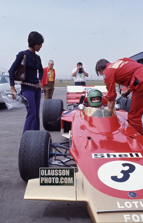 1971 Ontario Raceway, USA - Questor GP - Reine Wisell med sällskap och Lotus 72 i depå