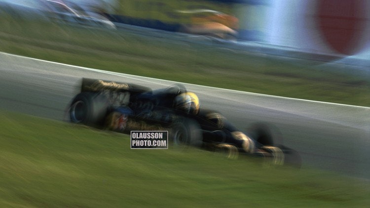 1977 - Gunnar Nilsson forsar fram på Zandvoort, Holland - Canvastavla i format 75x100 cm