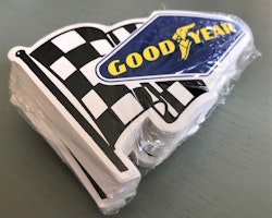 Goodyears F1-dekaler - oöppnad bunt med 60 - 80 st nya klistermärken, 65x100 mm