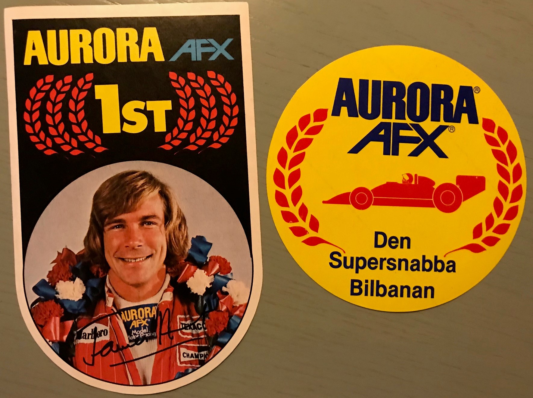James Hunt-dekaler - racing på bilbana hos Aurora - Två st 70-tals dekaler