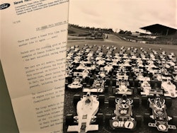 100 GP racers till start - Ford press release - fint, unikt foto i format 20 x 26 cm