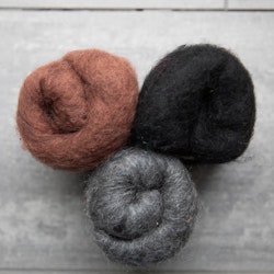 Svensk kardad ull - mörk neutral mix