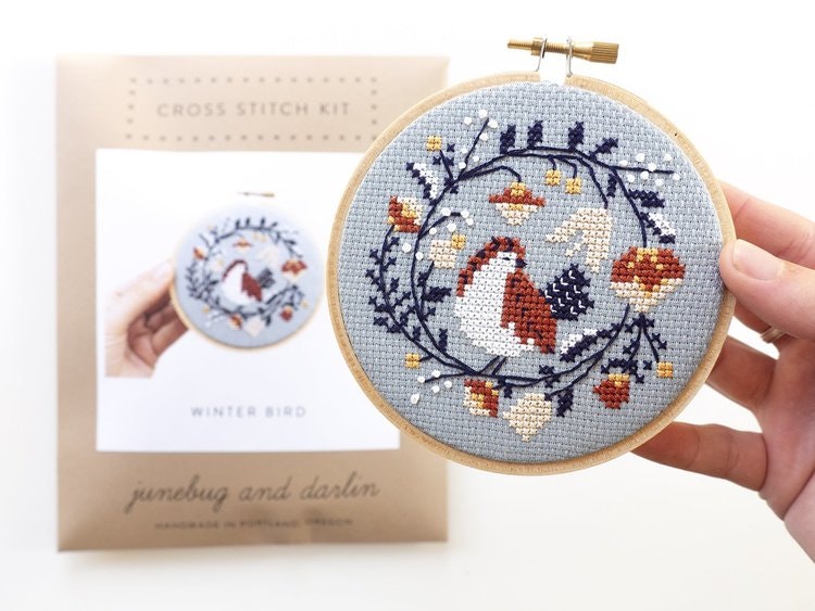 Junebug and Darlin - Broderikit Tavla - Winter Bird