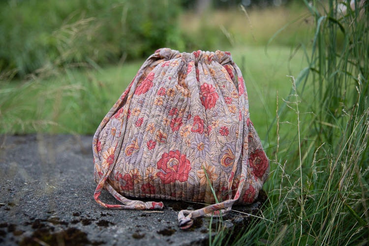 Relove and Roses Luna bag - projektväska #1 i återvunnet tyg